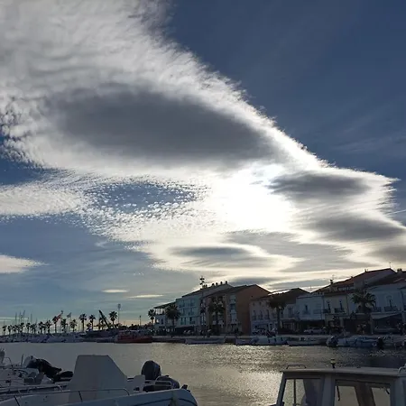 Apartment Vue Chateau 100m Etang, Et Halles Meze