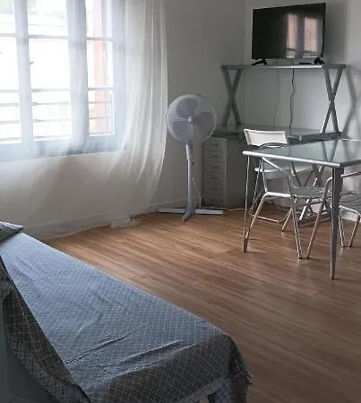 Vue Chateau 100m Etang, Et Halles Daire *